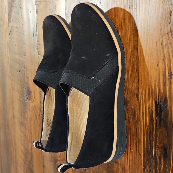 Athletic_Shoes